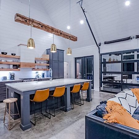 "The Barndo" 4Br Luxury Cabin, Hot Tub, Fire Pit, Bunks, Arcades, Playhouse! Броукън Боу Екстериор снимка
