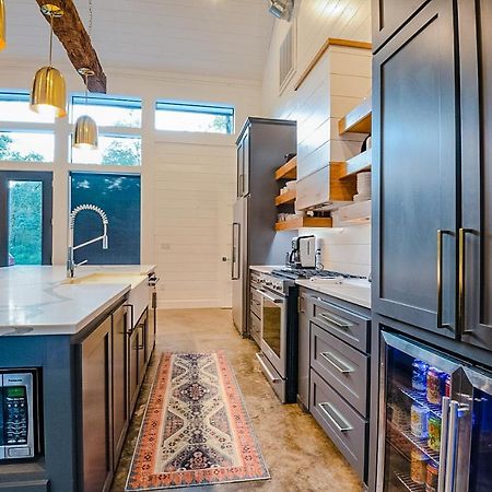 "The Barndo" 4Br Luxury Cabin, Hot Tub, Fire Pit, Bunks, Arcades, Playhouse! Броукън Боу Екстериор снимка