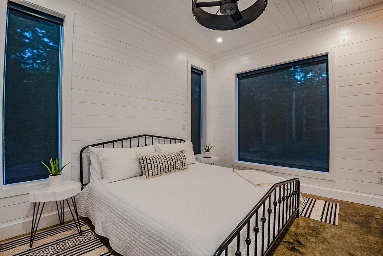 "The Barndo" 4Br Luxury Cabin, Hot Tub, Fire Pit, Bunks, Arcades, Playhouse! Броукън Боу Екстериор снимка