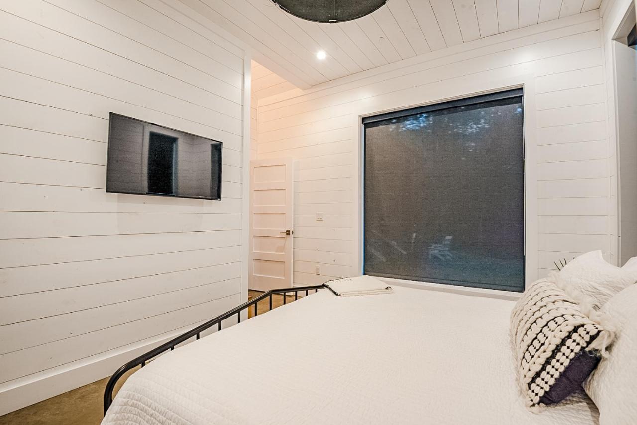 "The Barndo" 4Br Luxury Cabin, Hot Tub, Fire Pit, Bunks, Arcades, Playhouse! Броукън Боу Екстериор снимка