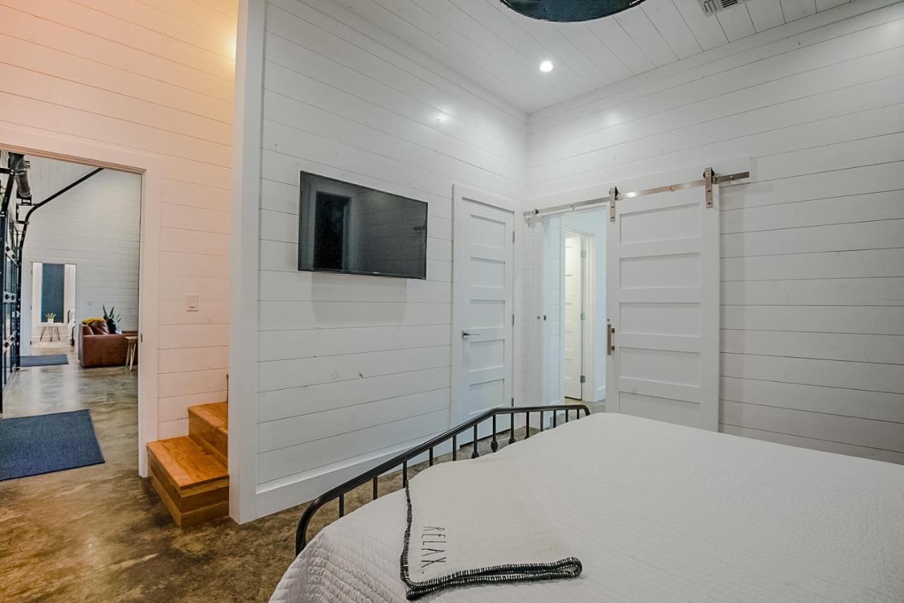 "The Barndo" 4Br Luxury Cabin, Hot Tub, Fire Pit, Bunks, Arcades, Playhouse! Броукън Боу Екстериор снимка