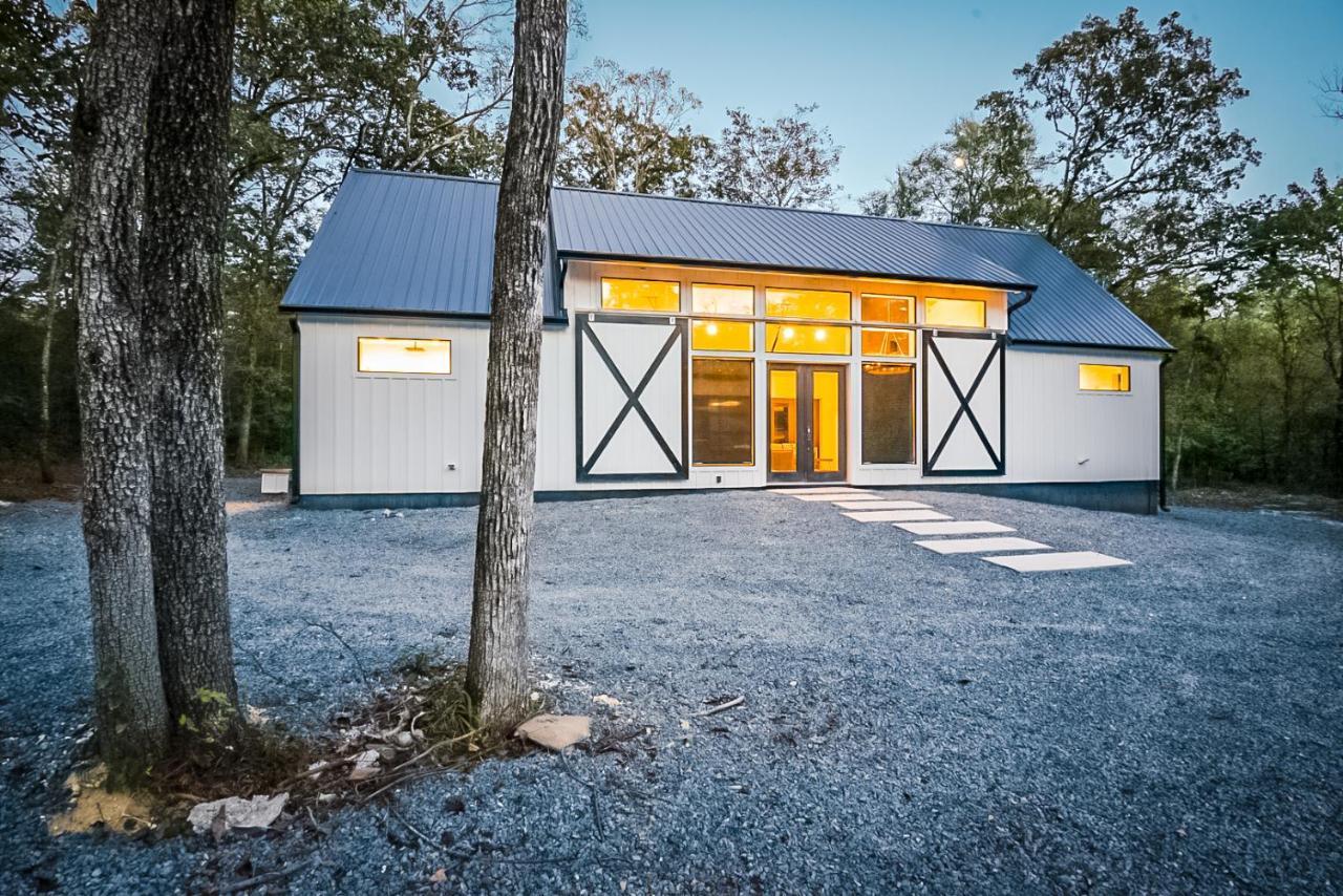 "The Barndo" 4Br Luxury Cabin, Hot Tub, Fire Pit, Bunks, Arcades, Playhouse! Броукън Боу Екстериор снимка