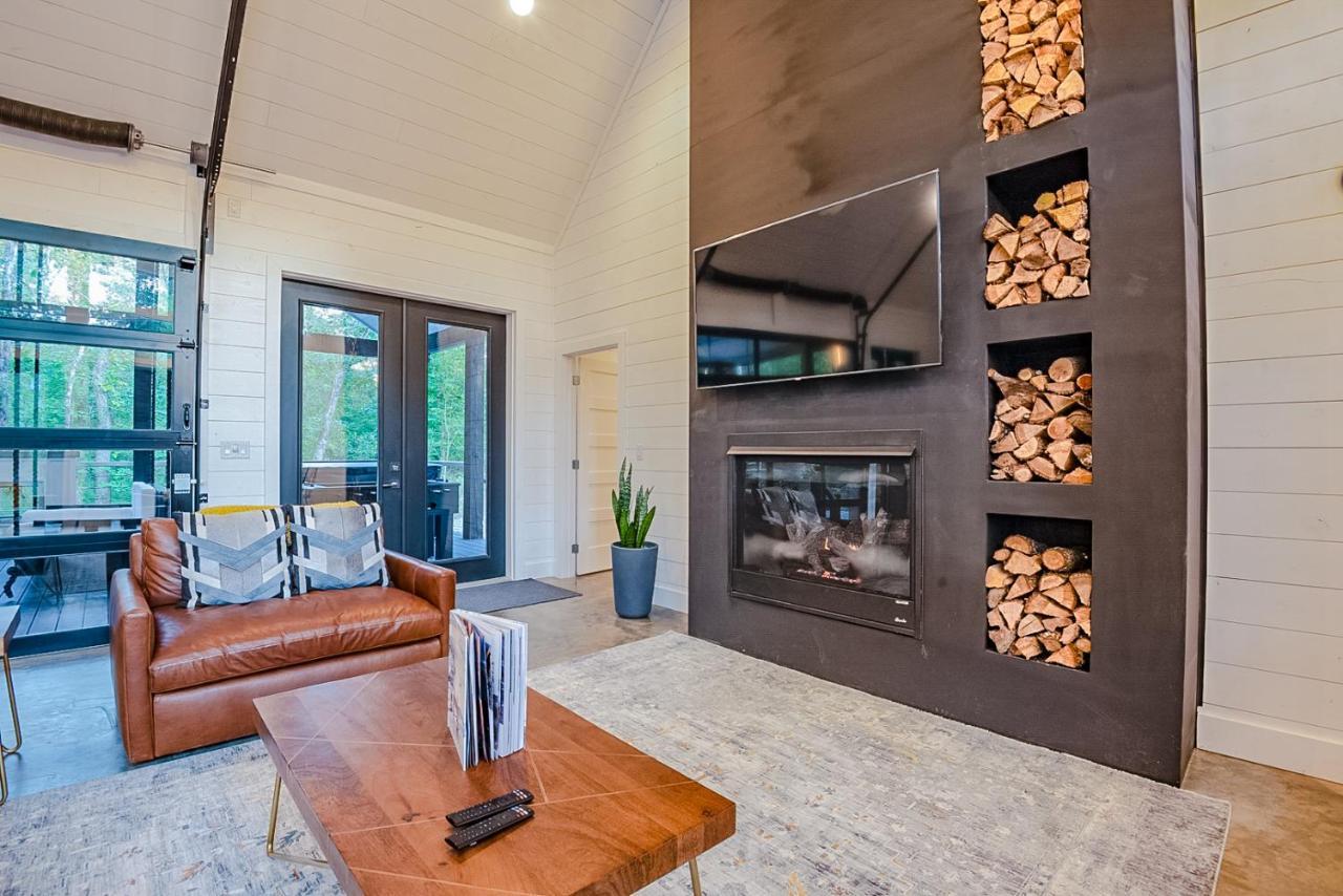 "The Barndo" 4Br Luxury Cabin, Hot Tub, Fire Pit, Bunks, Arcades, Playhouse! Броукън Боу Екстериор снимка