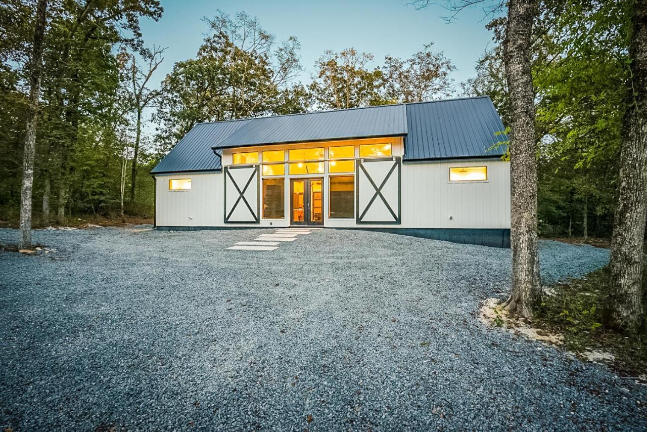 "The Barndo" 4Br Luxury Cabin, Hot Tub, Fire Pit, Bunks, Arcades, Playhouse! Броукън Боу Екстериор снимка