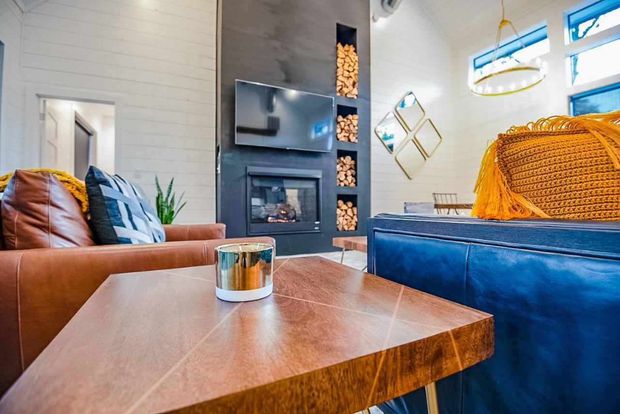 "The Barndo" 4Br Luxury Cabin, Hot Tub, Fire Pit, Bunks, Arcades, Playhouse! Броукън Боу Екстериор снимка